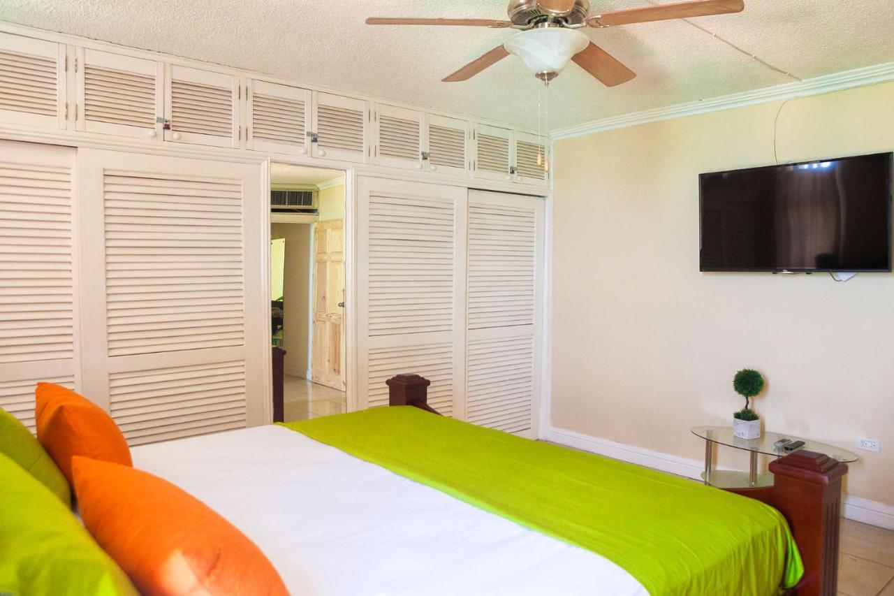 Montego Bay Club Apartments Esterno foto