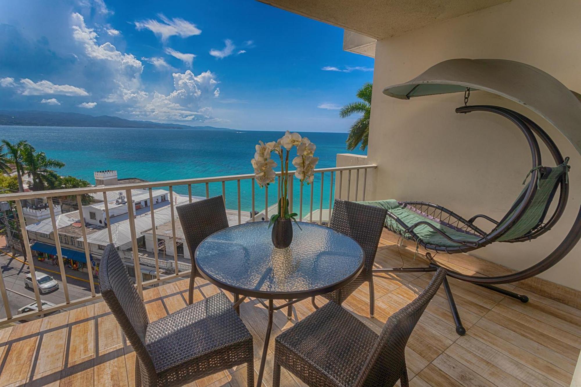 Montego Bay Club Apartments Esterno foto
