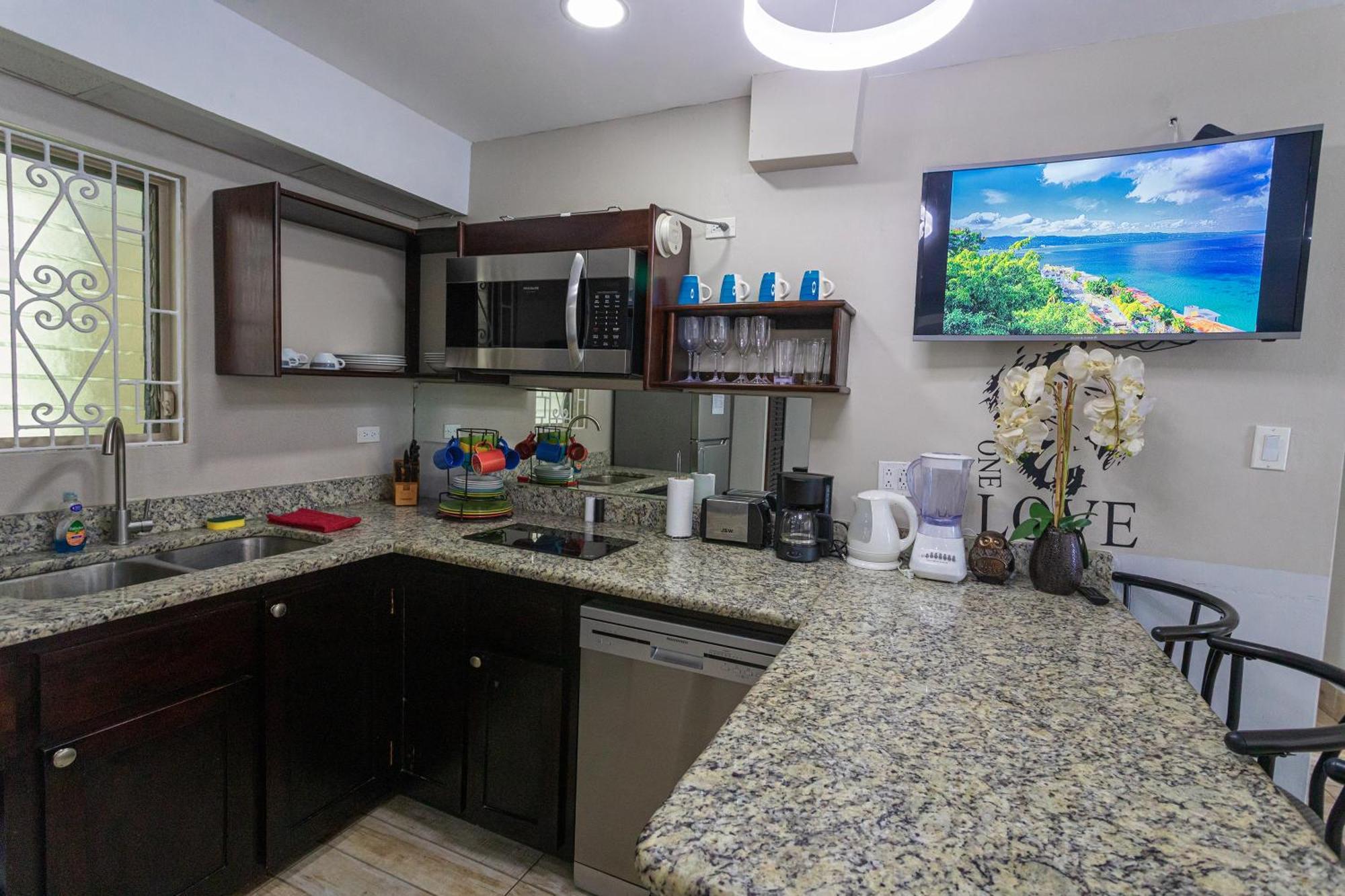 Montego Bay Club Apartments Esterno foto