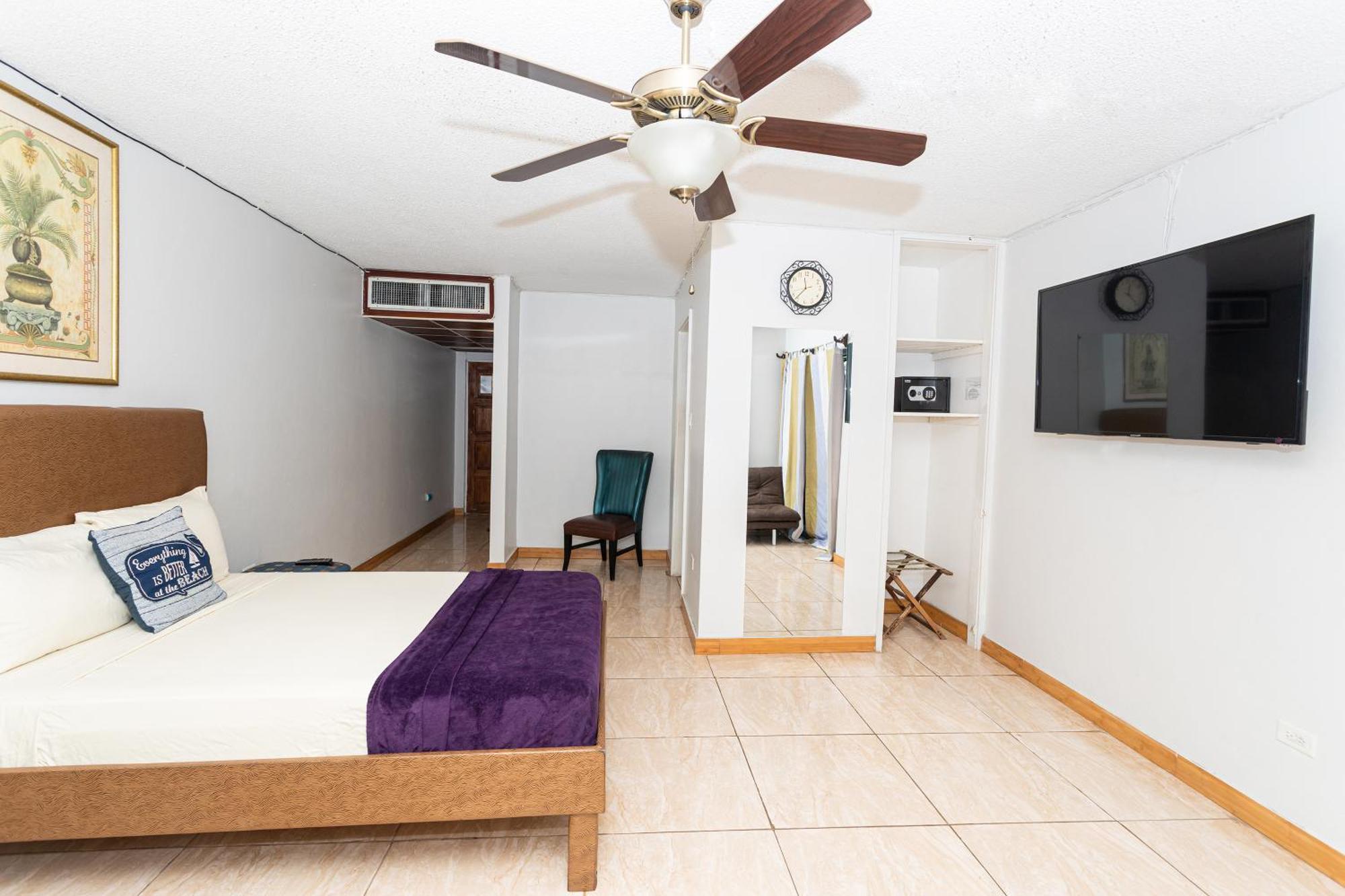 Montego Bay Club Apartments Esterno foto