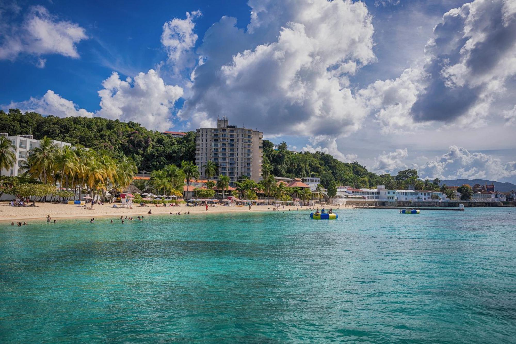 Montego Bay Club Apartments Esterno foto