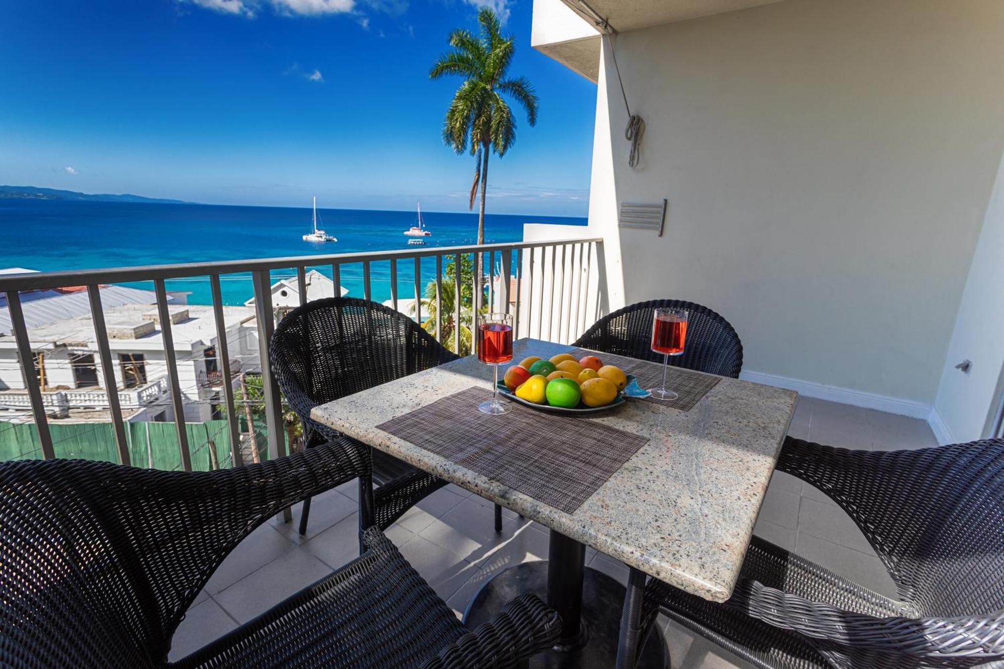 Montego Bay Club Apartments Esterno foto