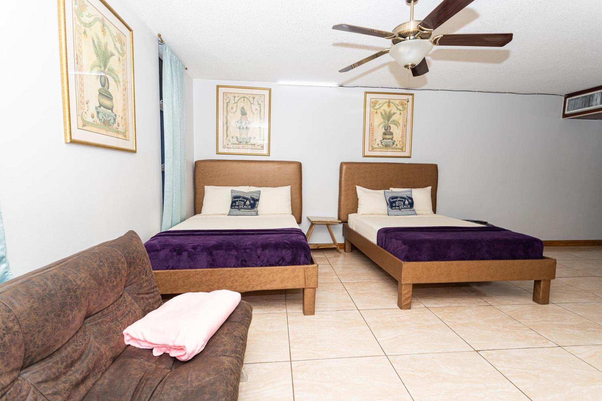 Montego Bay Club Apartments Esterno foto