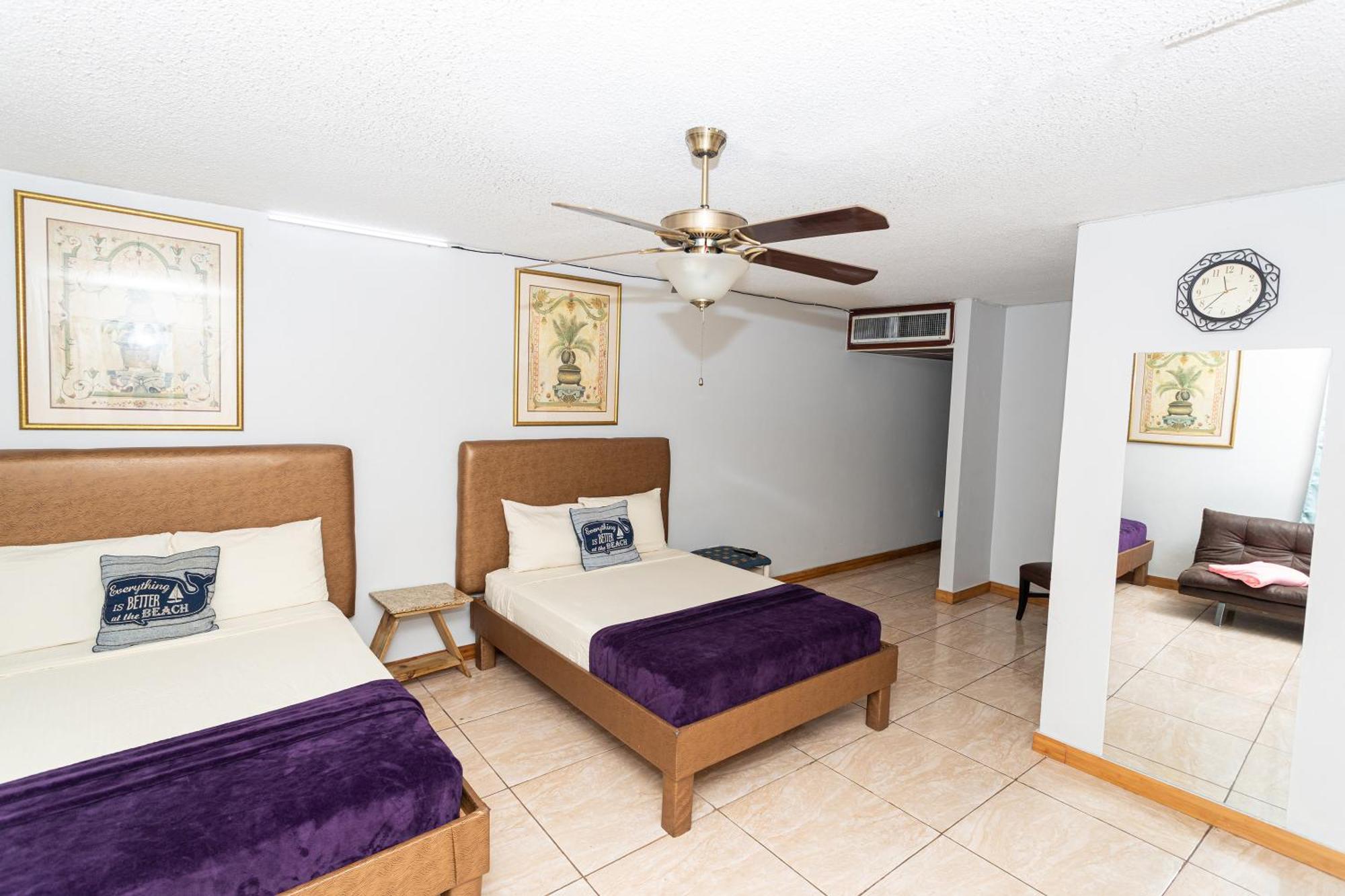 Montego Bay Club Apartments Esterno foto