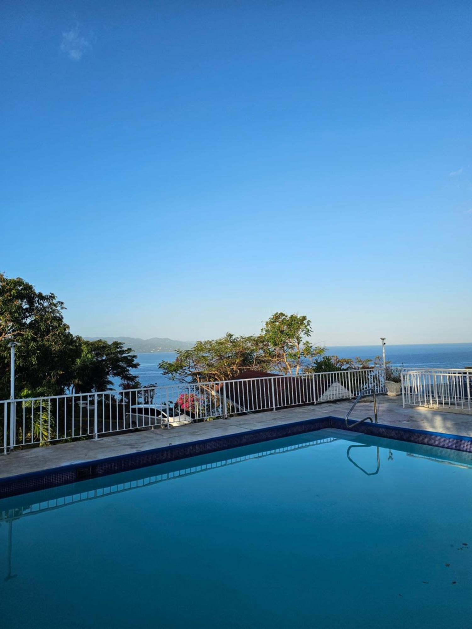 Montego Bay Club Apartments Esterno foto