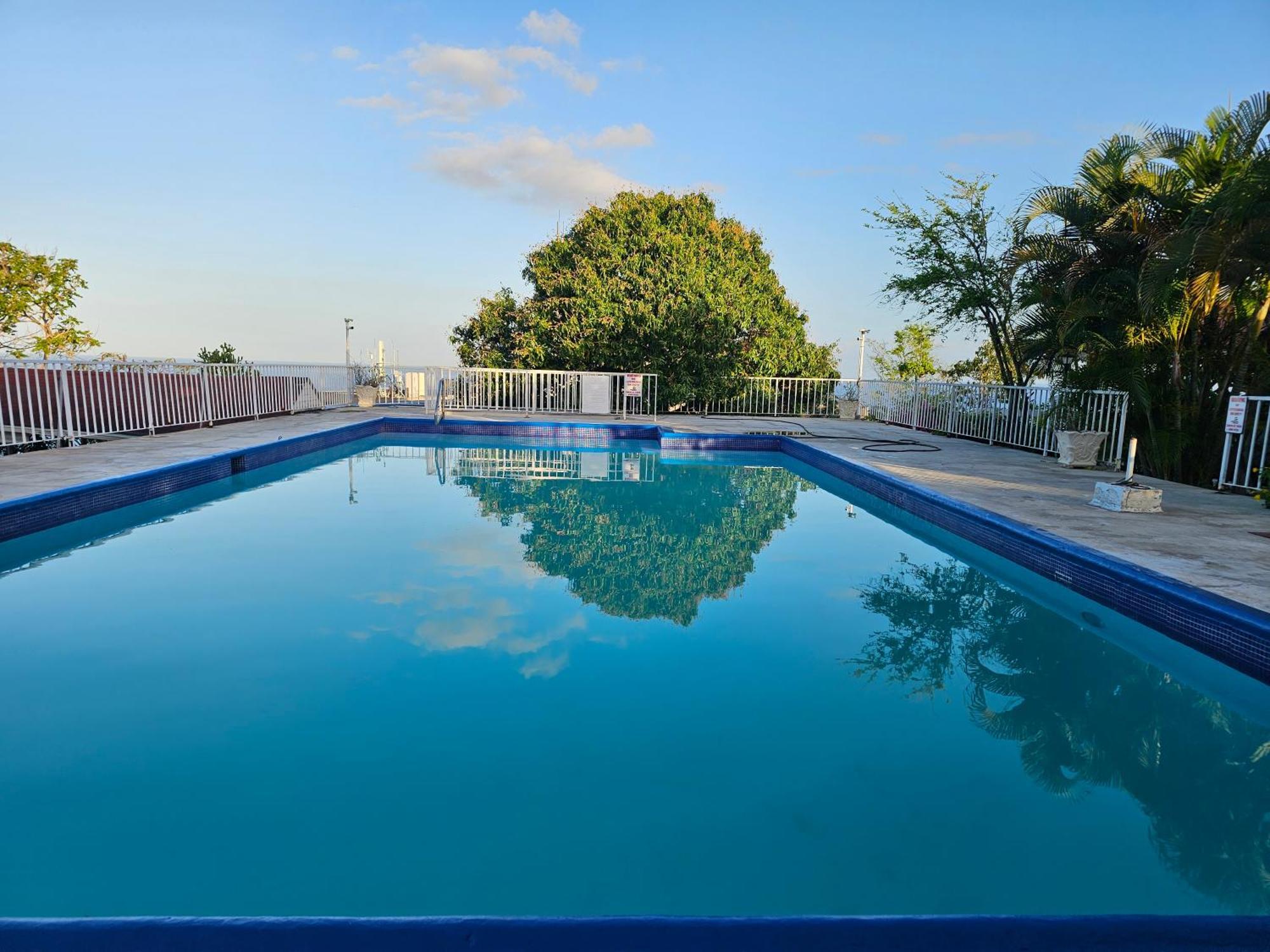 Montego Bay Club Apartments Esterno foto