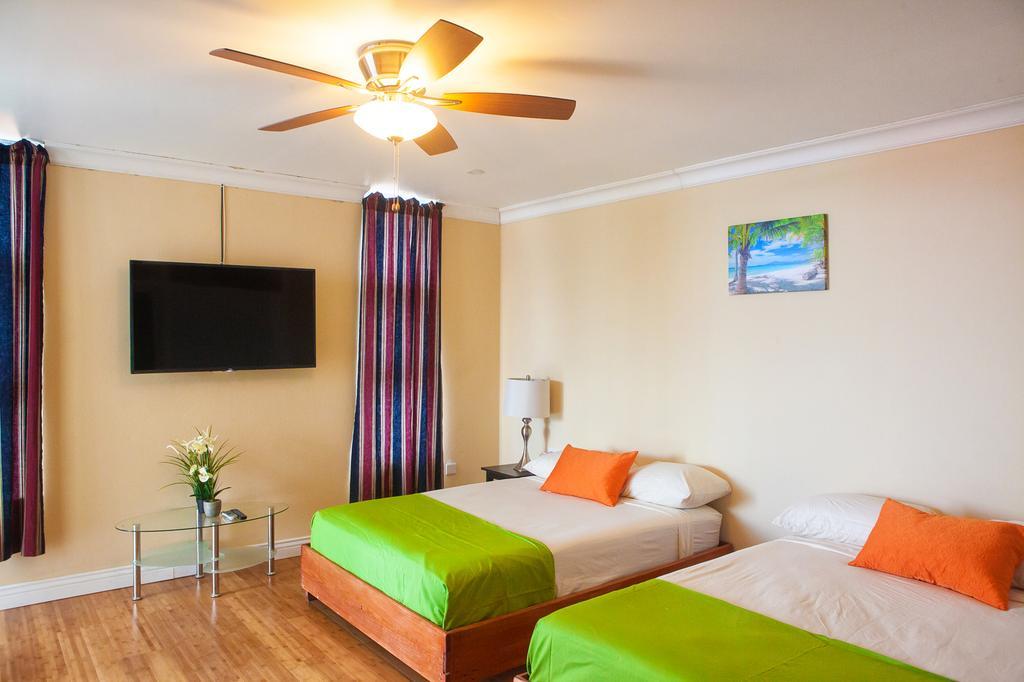 Montego Bay Club Apartments Esterno foto