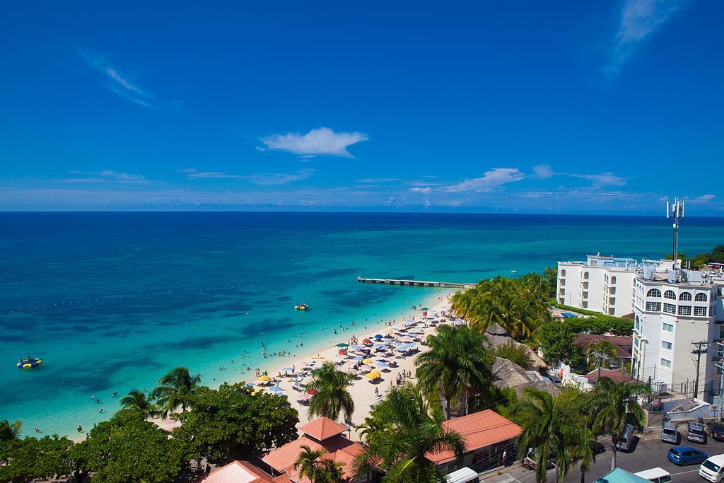 Montego Bay Club Apartments Esterno foto